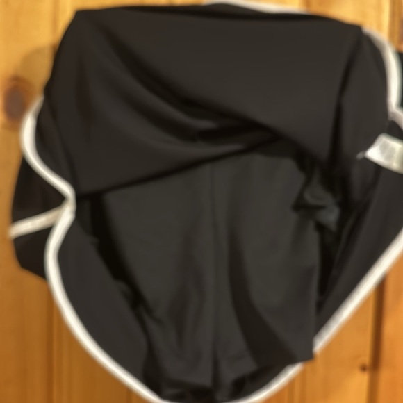 Slazenger Black and White Golf Skorts Athletic Performance - Picture 3 of 5